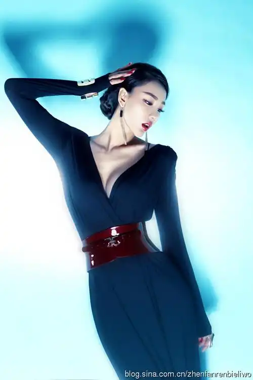 宅男女神金美辛纤腰美胸诱惑大片