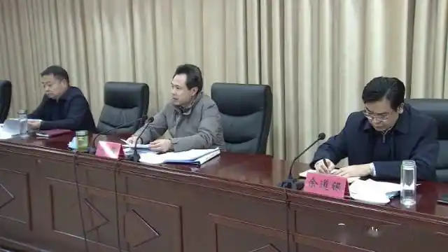 2月16日,县委书记周哲主持召开全县中青年干部座谈会.