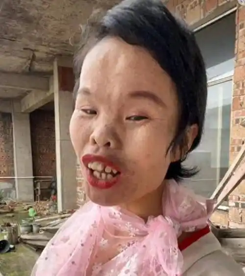 江西女子长相清奇,因造型夸张"一丑成名",家人:以前都嫌弃她_燕子