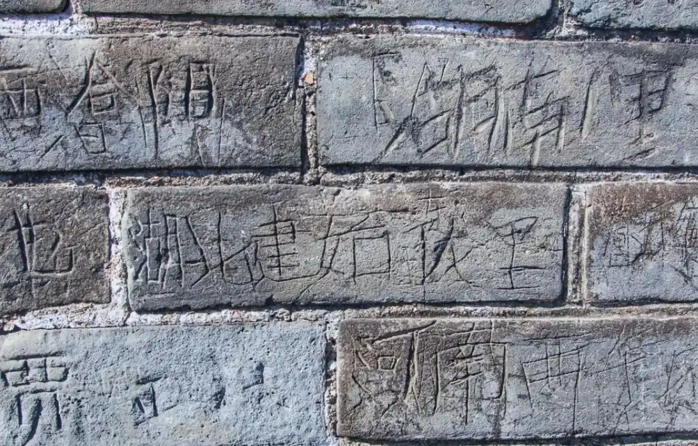 文物刻字"到此一游",是陋习难改还是代价太低?别把无知当个性