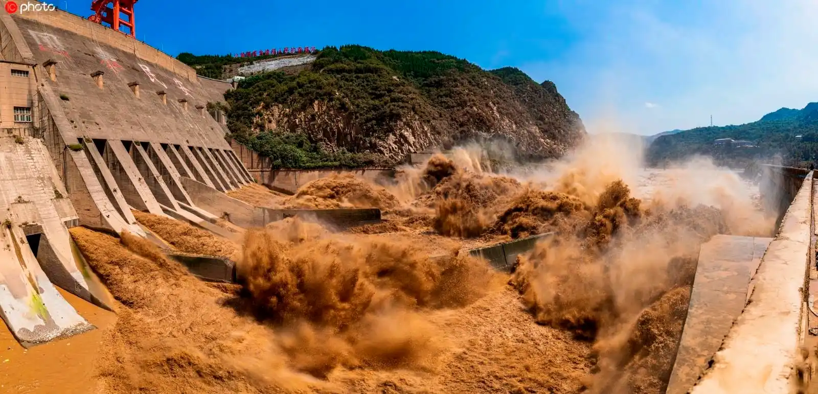 壮观!黄河三门峡大坝全孔开闸泄洪