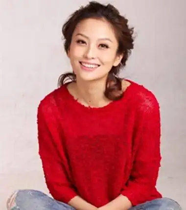 在微博中曝光出了一段视频,视频中钟汉良与钟汉良盛传已久的正牌老婆