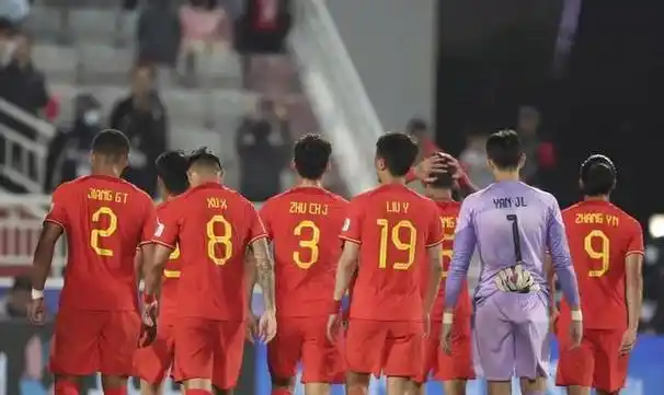 0-1爆冷=告别世界杯!中国男足背水一战,4大归化助阵,10分出线