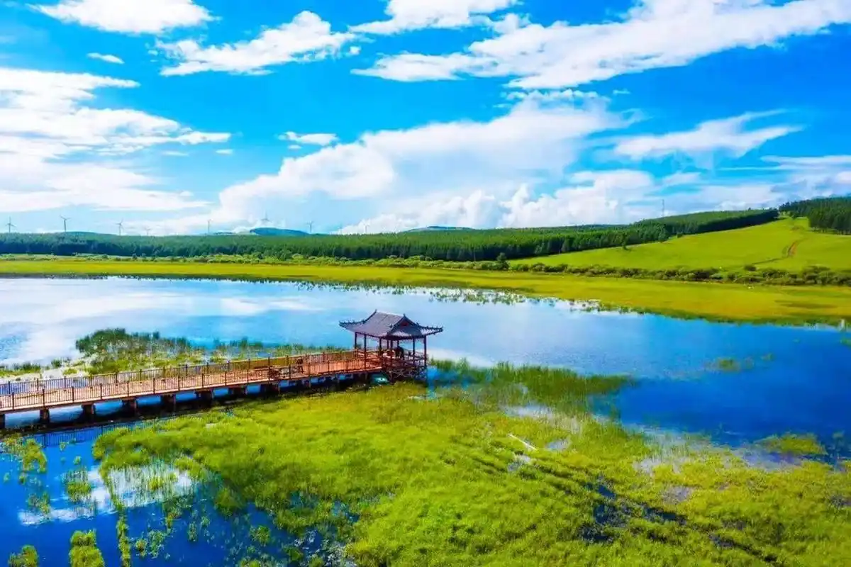 承德木兰围场/坝上草原,御道口牧场景点推荐 月亮湖 月亮湖景区位于棋