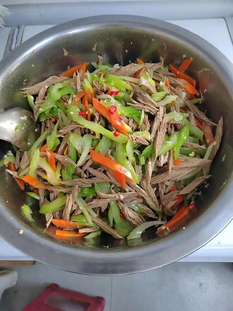 黑腐竹拌西芹 青椒炒肉丝 烧茄子 - 抖音