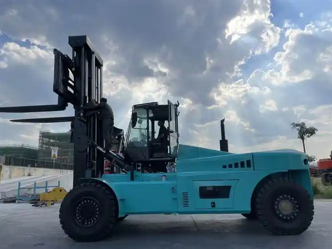 国产32吨叉车集装箱装卸进口配置32吨叉车