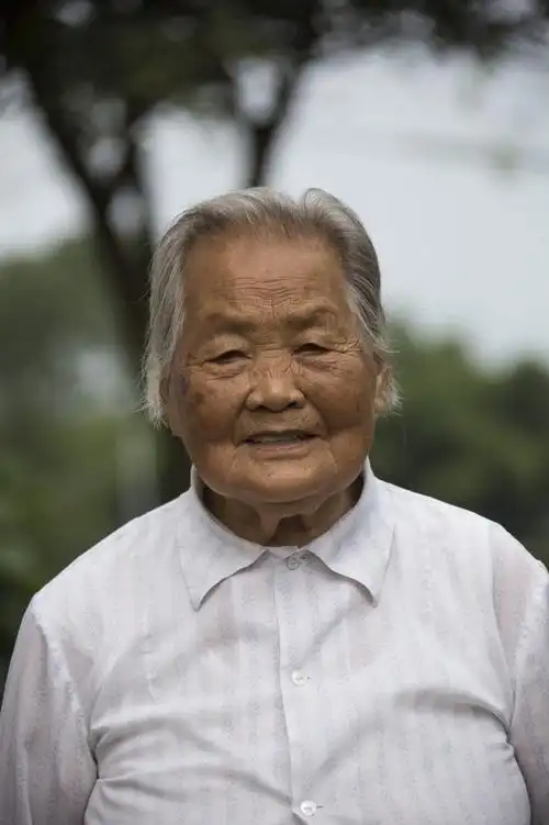 我们怀念的,最慈祥,最敬重的老奶奶!