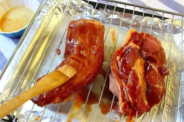 这道肉,软嫩多汁,边吃边舔手指