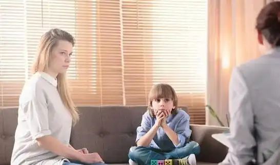 闹大了!9岁孩子坠楼身亡疑被老师打手心罚抄词1万遍,疑监控曝光|父母|