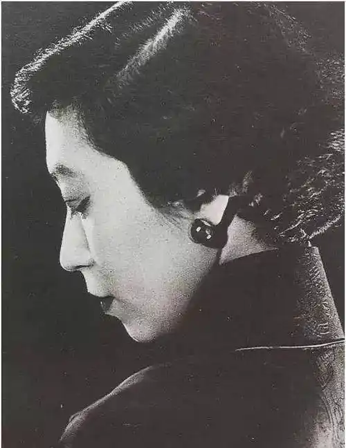 她带着孩子离开丈夫,先当作家十分风光,后来穷困潦倒_苏青比_张爱玲