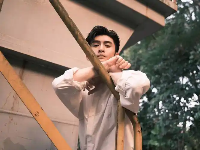 张云龙迎作品爆发期参加披荆斩棘的哥哥挑战唱跳最大的收获是谦让