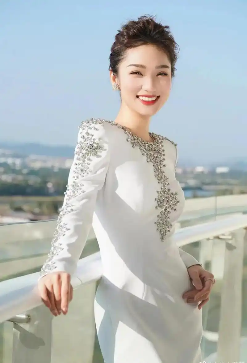 湾区晚会,最亮眼最惊艳的最有才华的女性是蓝羽 笑起来眼里有星星的