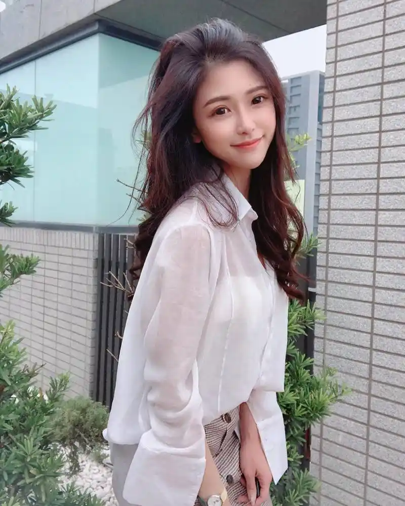台湾美女网红主播 卡卡儿