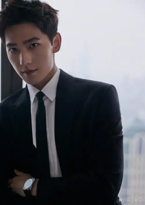 不得不说杨洋这张脸真的一点儿都没有变啊!