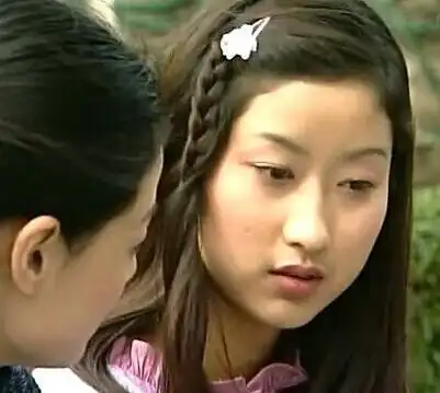 34岁的罗艳芳,正值女人最好的年华,自己每天就是接送两个年幼的孩子