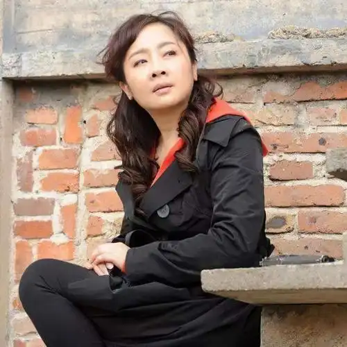 演员唐静:曾深爱过王新军,离婚后东山再起,儿子是精神支柱