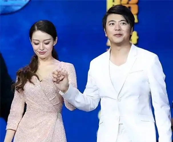 吉娜:与郎朗秀恩爱圈粉无数,为维护老公怼谢娜,她有多迷恋郎朗_巩新亮