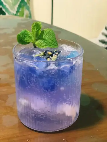 潜水的猫jenny做的梦幻星空气泡水高颜值自制夏日饮品