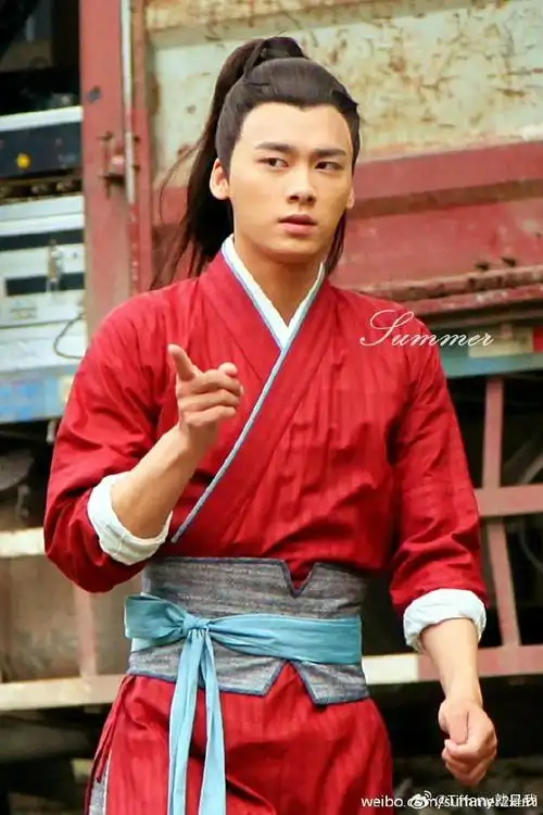 一些黑色背心 蓝衣 红衣 好看的苏苏