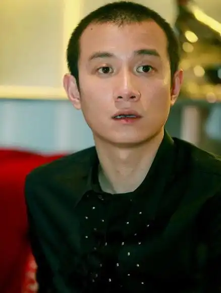 演员男星文章新女友正脸照曝光!