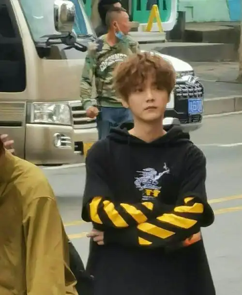 纯路人镜头下的鹿晗,少年感满满