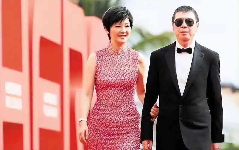 和冯小刚夜宿8小时,陈红老公为其花1000万?