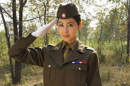 抉择央八热播李芯逸曝剧照英姿飒爽