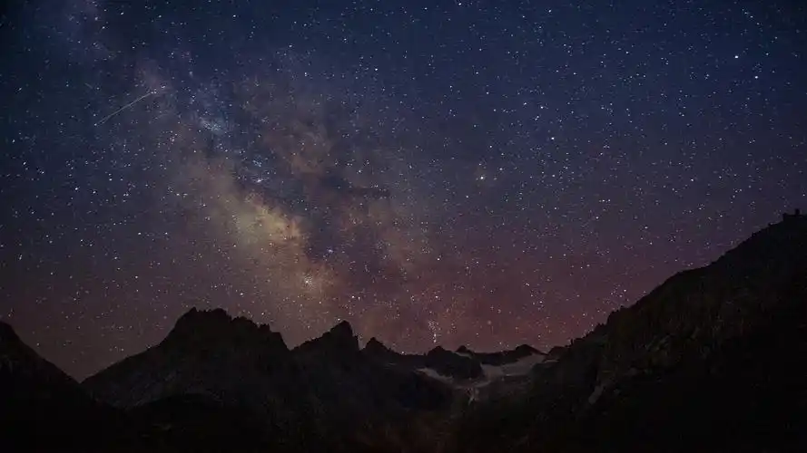 当黑夜降临,除了星空,我们一无所有,但是,也别无他求 摄于年宝玉则