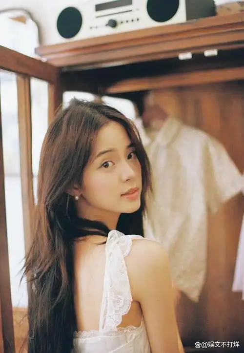 6月15日,欧阳娜娜迎来23岁生日,她在个人社交平台连发多条动态分享庆