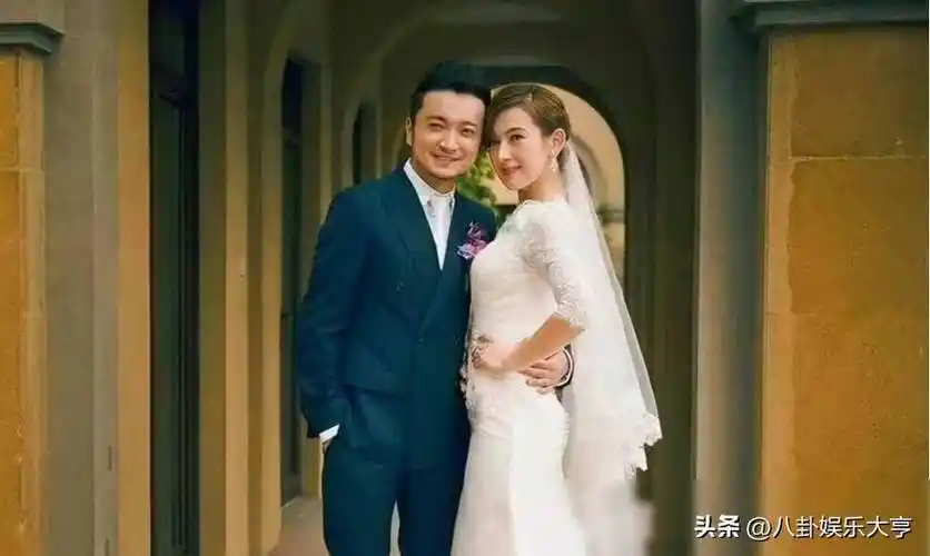 撒贝宁携老婆新疆庆生,同尼小哥跳民族舞,小尼老婆缺席引热议