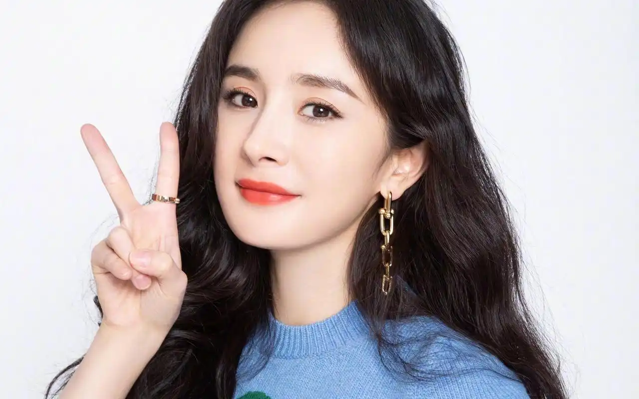 优雅迷人小蜜蜂杨幂知性妩媚休闲写真