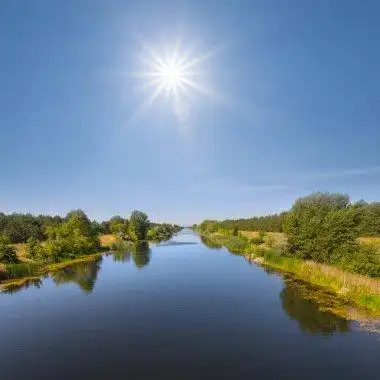 阳光下的河流风景阳光下的河流风景