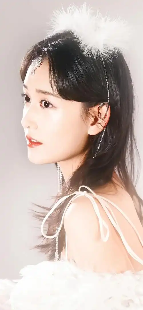 美女系列壁纸第59期,我们带来了备受瞩目的新生代演员蒋依依.