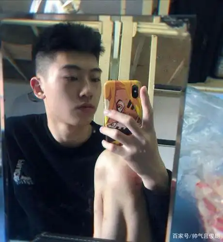 阳光帅气的长腿鲜肉男孩