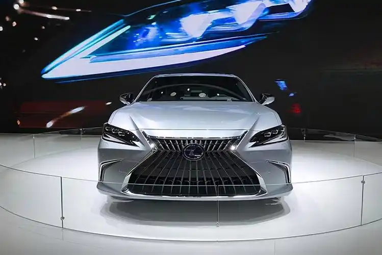 上海车展偶遇新款雷克萨斯es气场媲美ls