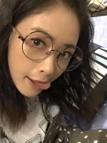 蒋欣晒自拍不加滤镜 网友大赞欣姐素颜好美