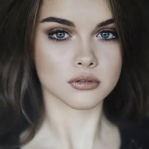 深邃迷人如同大海般的蓝色眼睛 梦幻般的肖像