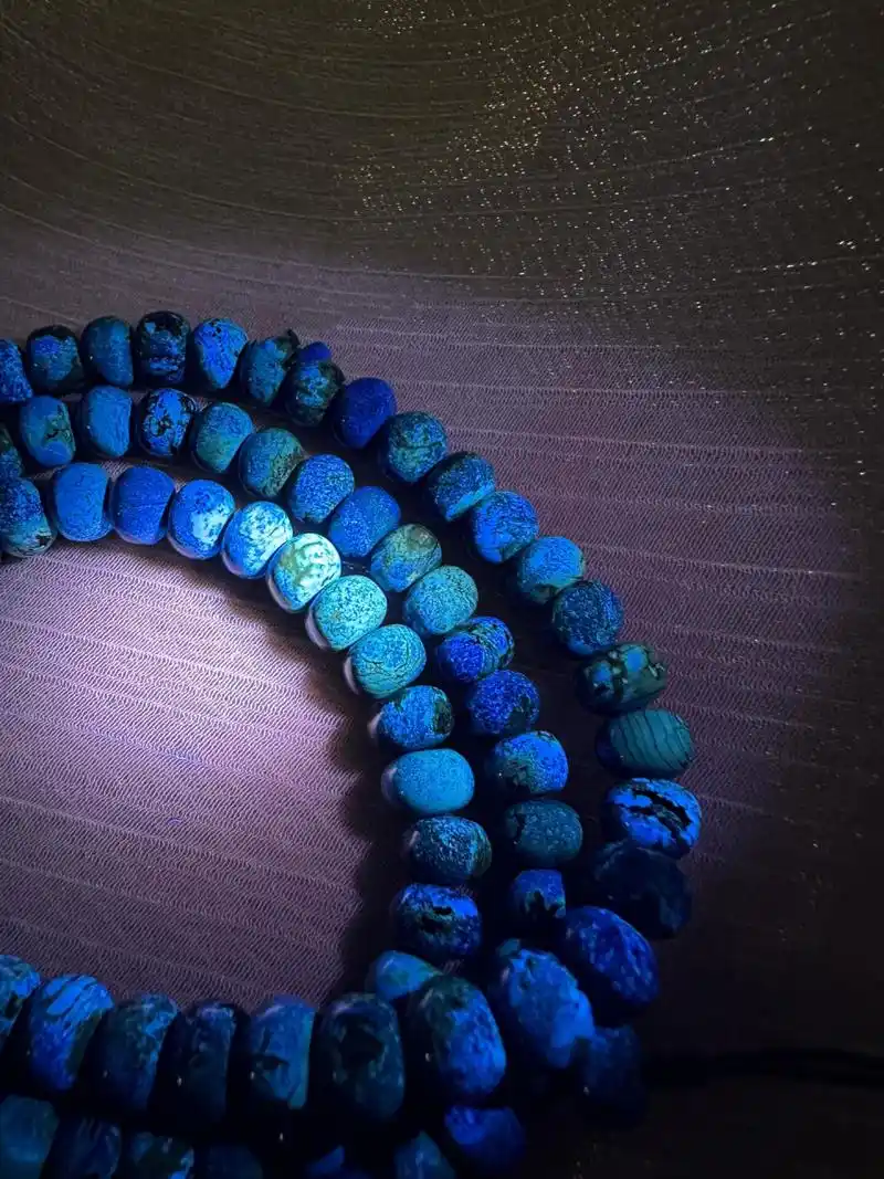 是不是你见过的最特别的荧光❓❗️ 很多朋友不知道真正的翳珀