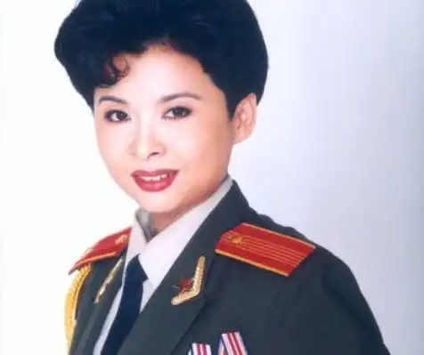 出生于工人家庭之中,15岁入行23岁上春晚,终身享受副军级待遇