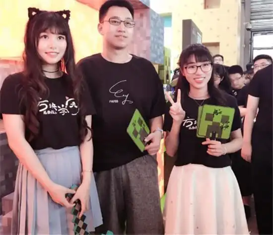 记得方块学园吗?mc一姐五之歌回来直播了,没看过她作品等于白玩