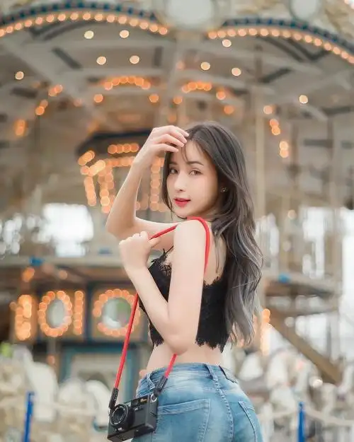 甜甜的,好可爱的美女小姐姐