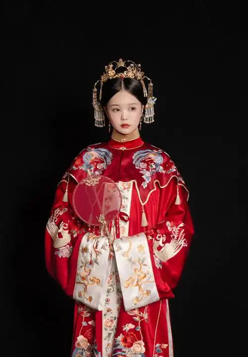 最有气节的明朝,允许平民女子以皇家穿戴出嫁,中国红就是大气
