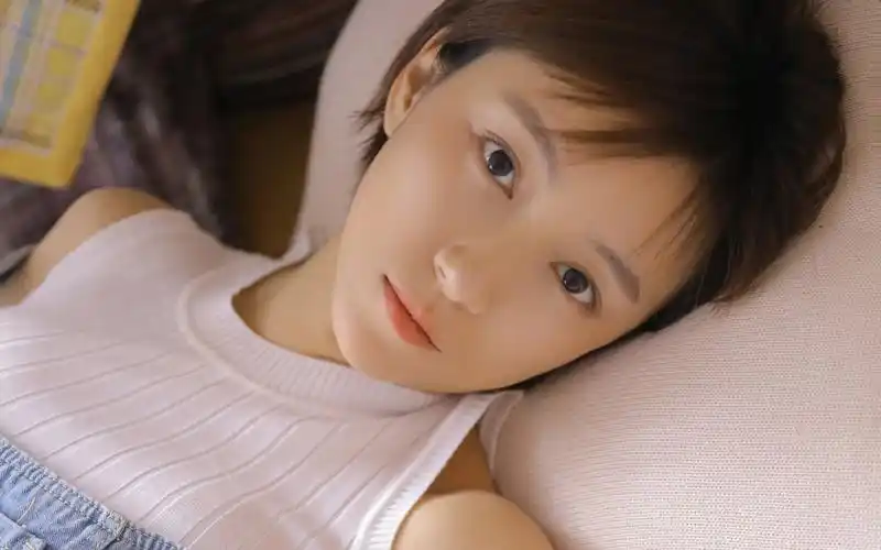 气质短发美女魅力侧颜美女高清壁纸