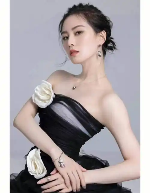 刘诗诗的颁奖_男人_身材_股份