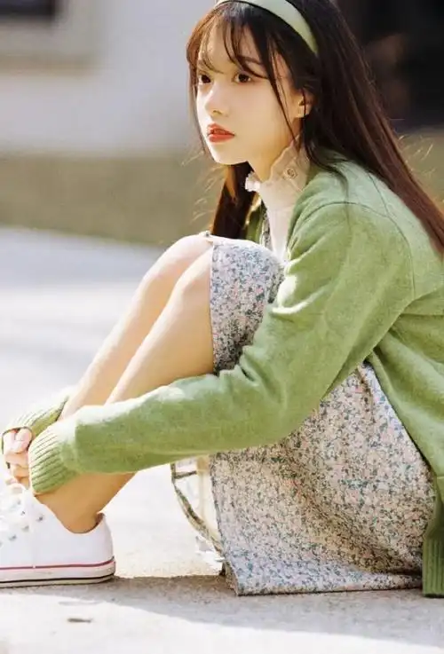 女生日常拍美照推荐7个不看镜头的姿势慵懒随性也好看