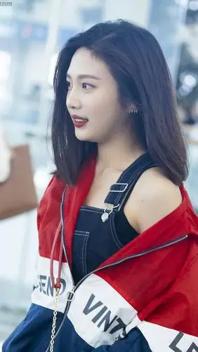 朴秀荣时尚靓丽写真,这颜值真好看,你喜欢她吗