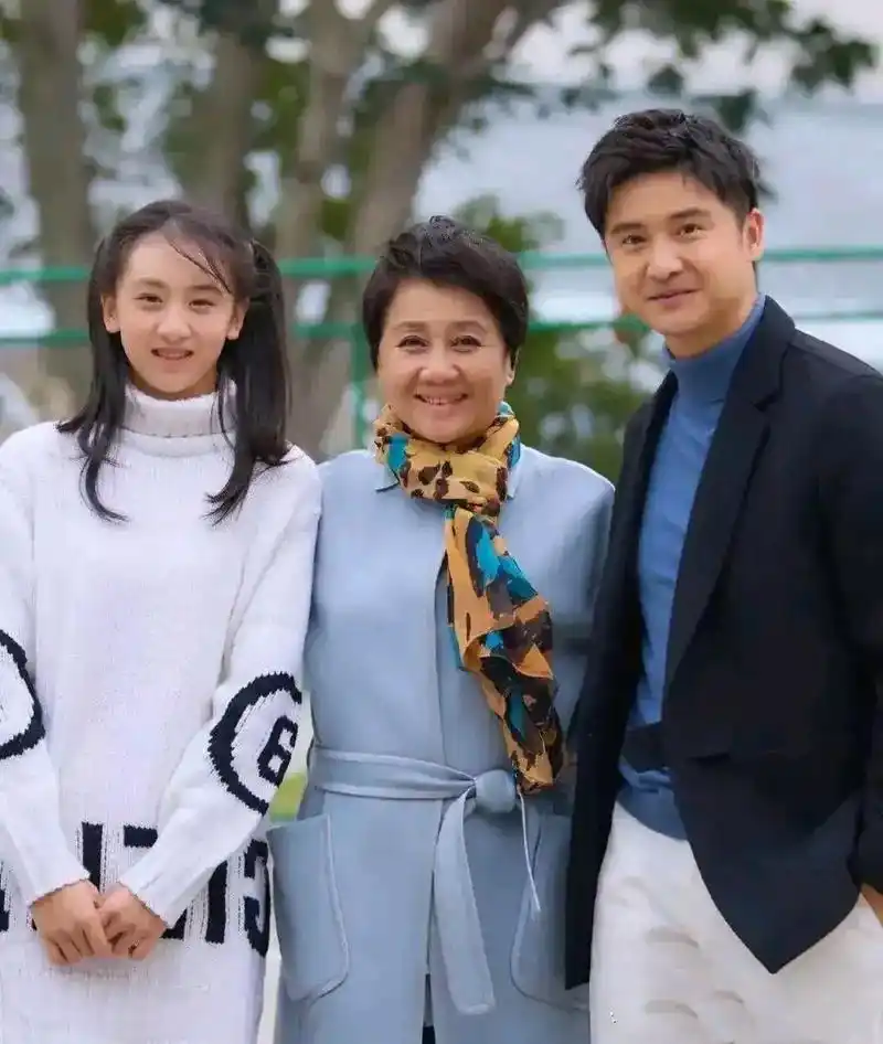 小时候的田雨橙曾和爸爸一起参加了《爸爸去哪儿》,那时的田雨橙堪