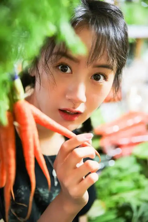 袁冰妍展现买菜日常 市场写真彰显灵动可爱_凤凰网娱乐_凤凰网