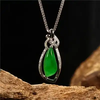 翡翠镶嵌随型吊坠图片