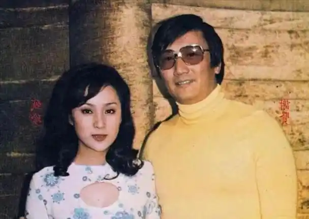 尽管他不经常回家,但谢贤很快就觉察到了妻子的异常.